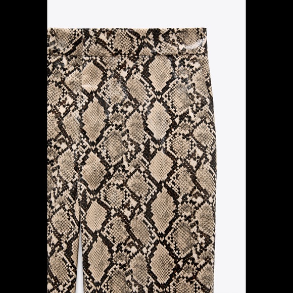 SNAKE PRINT PANTS
Zara - Picture 6 of 15